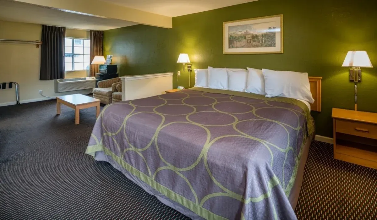 The King Suite with Jetted Tub at Rose Garden Inn