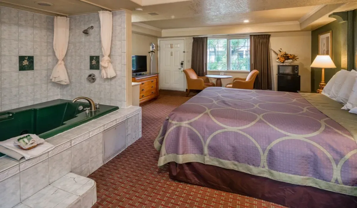 King Suite with Jetted Tub, view 3